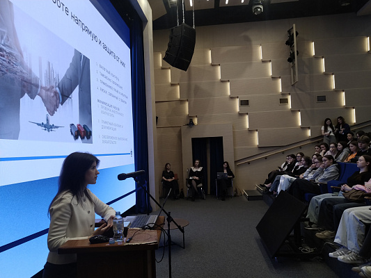 Студенты МПФ на встрече с практикующим юристом Сидоровниной У.В. обсудили практические аспекты правового сопровождения экспортно-импортных операций российских компаний