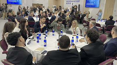 Студенты ВАВТ показали мастерство переговоров на ПМЭФ–2026