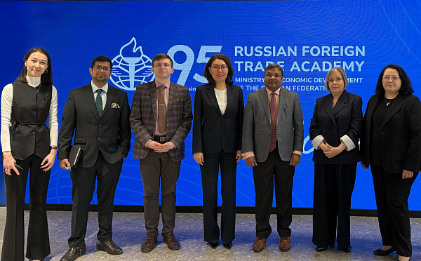 В ВАВТ состоялась встреча с заместителем главы Миссии Республики Индия в РФ Никхилешом Чандра Гири