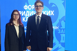 Стажеры юридической клиники ВАВТ студенты МПФ Ксения Пугачева и Семен Горюнов награждены Благодарностью Главного управления Министерства юстиции Российской Федерации по Москве за вклад в развитие бесплатной юридической помощи в городе Москве